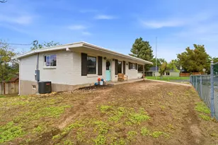 10384 S Amaryllis Dr, Sandy, UT 84094 - Photo 2