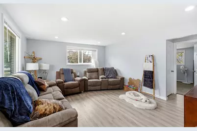 10384 S Amaryllis Dr, Sandy, UT 84094 - Photo 4