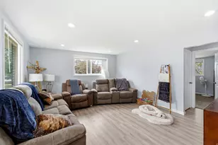10384 S Amaryllis Dr, Sandy, UT 84094 - Photo 4