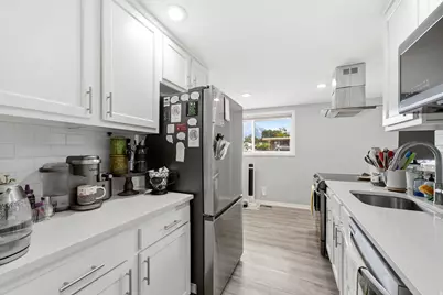 10384 S Amaryllis Dr, Sandy, UT 84094 - Photo 8