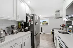10384 S Amaryllis Dr, Sandy, UT 84094 - Photo 8