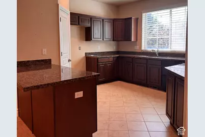 132 N 360 W, Centerville, UT 84014 - Photo 4