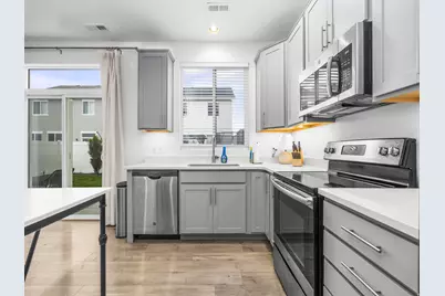 1734 W Parkview Dr S, Syracuse, UT 84075 - Photo 8