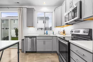 1734 W Parkview Dr S, Syracuse, UT 84075 - Photo 8