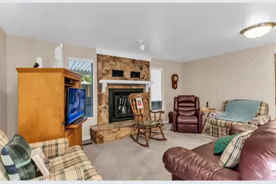 2234 E 6675 S, Cottonwood Heights, UT 84121 - Photo 10