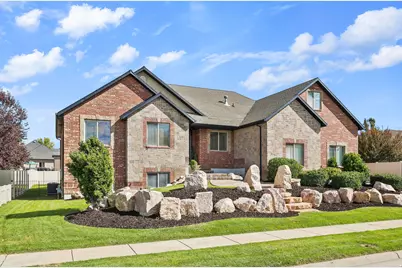 648 W 2400 S, Syracuse, UT 84075 - Photo 2
