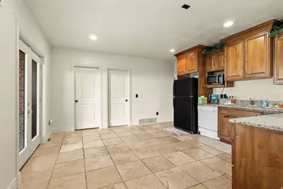 648 W 2400 S, Syracuse, UT 84075 - Photo 42