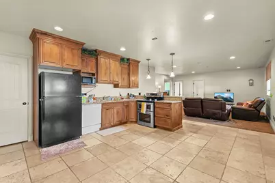 648 W 2400 S, Syracuse, UT 84075 - Photo 40