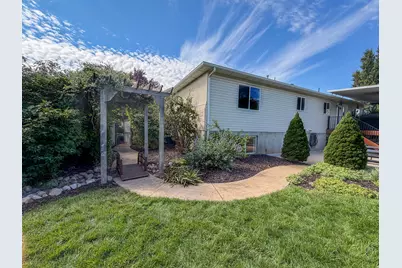 1124 W 2700 S, Syracuse, UT 84075 - Photo 38