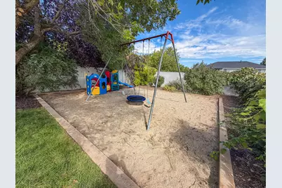 1124 W 2700 S, Syracuse, UT 84075 - Photo 34