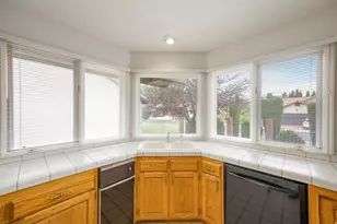 545 S Valley Dr, Saint George, UT 84770 - Photo 4