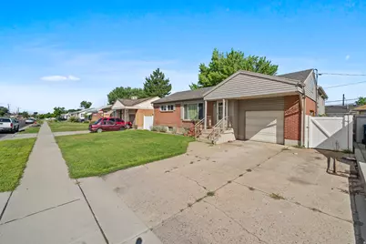 154 E 4800 S, Washington Terrace, UT 84405 - Photo 2