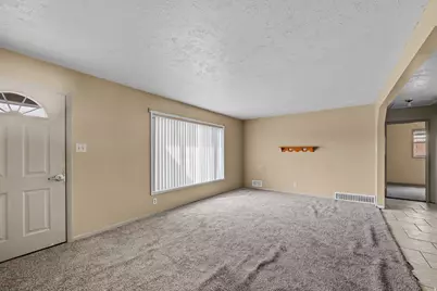154 E 4800 S, Washington Terrace, UT 84405 - Photo 4