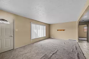 154 E 4800 S, Washington Terrace, UT 84405 - Photo 4