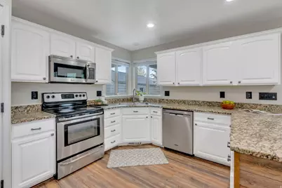 5386 W Little Water Peak Dr, Riverton, UT 84096 - Photo 10