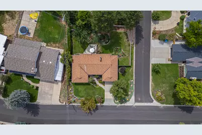 2924 E Robidoux Rd, Sandy, UT 84093 - Photo 12