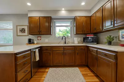 2924 E Robidoux Rd, Sandy, UT 84093 - Photo 22