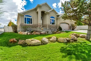 6093 W Heritage Hill Ln, Herriman, UT 84096 - Photo 2