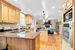 1368 Eastpoint Dr, Sandy, UT 84092 - Photo 6