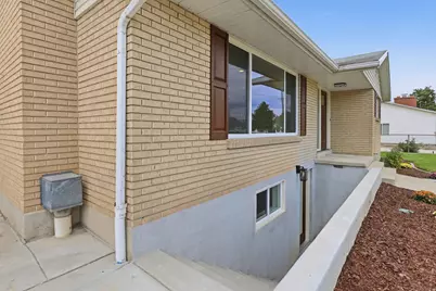 6978 S 2700 W, West Jordan, UT 84084 - Photo 14