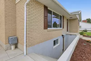 6978 S 2700 W, West Jordan, UT 84084 - Photo 14