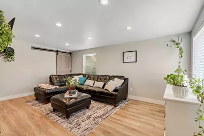 48 W Moon Ridge Dr, Murray, UT 84107 - Photo 4