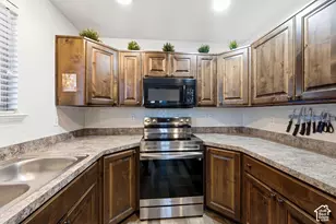 1862 E Whitetail Way N, Layton, UT 84040 - Photo 2