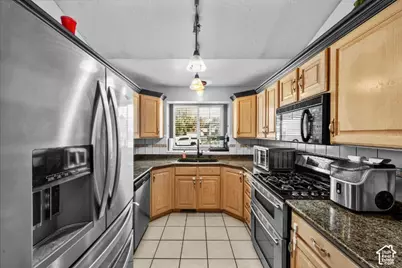 2391 W 2120 N, Clinton, UT 84015 - Photo 2