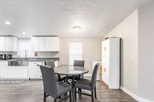 8522 S Solar Way E, Sandy, UT 84070 - Photo 12
