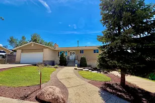 916 E Sunburn Ln, Sandy, UT 84094 - Photo 2