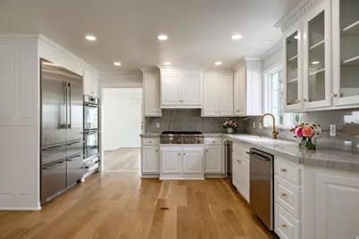 325 N Federal Heights Cir, Salt Lake City, UT 84103 - Photo 10
