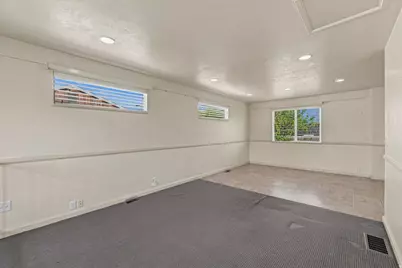 9855 S Sunflower Ln E, Sandy, UT 84094 - Photo 10