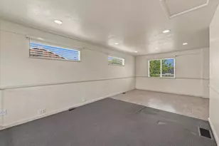 9855 S Sunflower Ln E, Sandy, UT 84094 - Photo 10