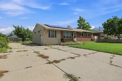 9855 S Sunflower Ln E, Sandy, UT 84094 - Photo 4