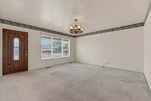 9855 S Sunflower Ln E, Sandy, UT 84094 - Photo 12