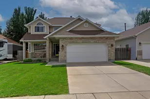 236 E Ashbrook Circle, Midvale, UT 84047 - Photo 2