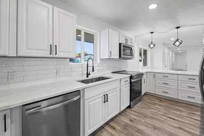 933 W 2300 N, Clinton, UT 84015 - Photo 6