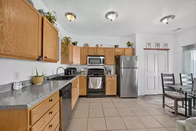1628 W Little Oak Ct S, West Valley, UT 84119 - Photo 6