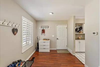 9066 S Newcastle Cir, Sandy, UT 84093 - Photo 4