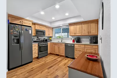 8209 S Valencia Pl, Sandy, UT 84093 - Photo 8