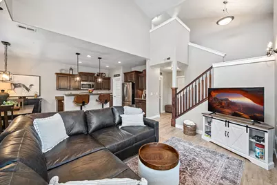 936 W Spring Creek Ln, Farmington, UT 84025 - Photo 1