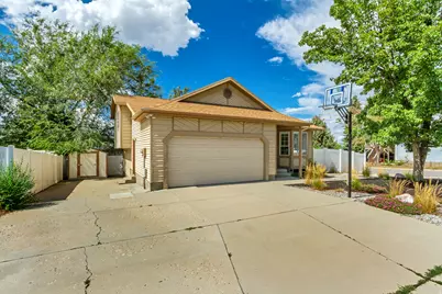 8138 S Angel St, Sandy, UT 84070 - Photo 2
