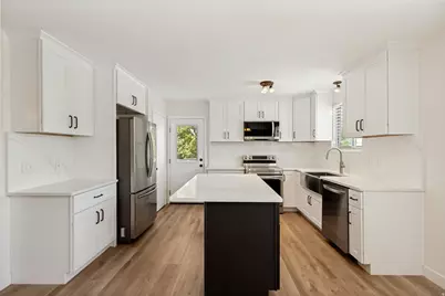 8138 S Angel St, Sandy, UT 84070 - Photo 8