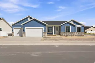 2403 E Sunflower Dr, Eagle Mountain, UT 84005 - Photo 1