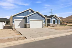 2403 E Sunflower Dr, Eagle Mountain, UT 84005 - Photo 2