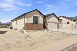 3675 N Columbine Way, Eagle Mountain, UT 84005 - Photo 2