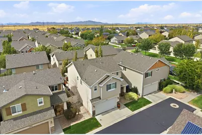 1056 W Stonehaven Dr, North Salt Lake, UT 84054 - Photo 32