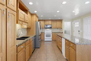 967 E Tritoma Ave, White City, UT 84094 - Photo 8
