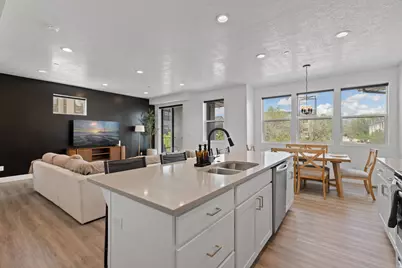 82 E Axis Creek Cv, Draper, UT 84020 - Photo 8
