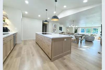 9652 S 2720 E, Sandy, UT 84092 - Photo 4